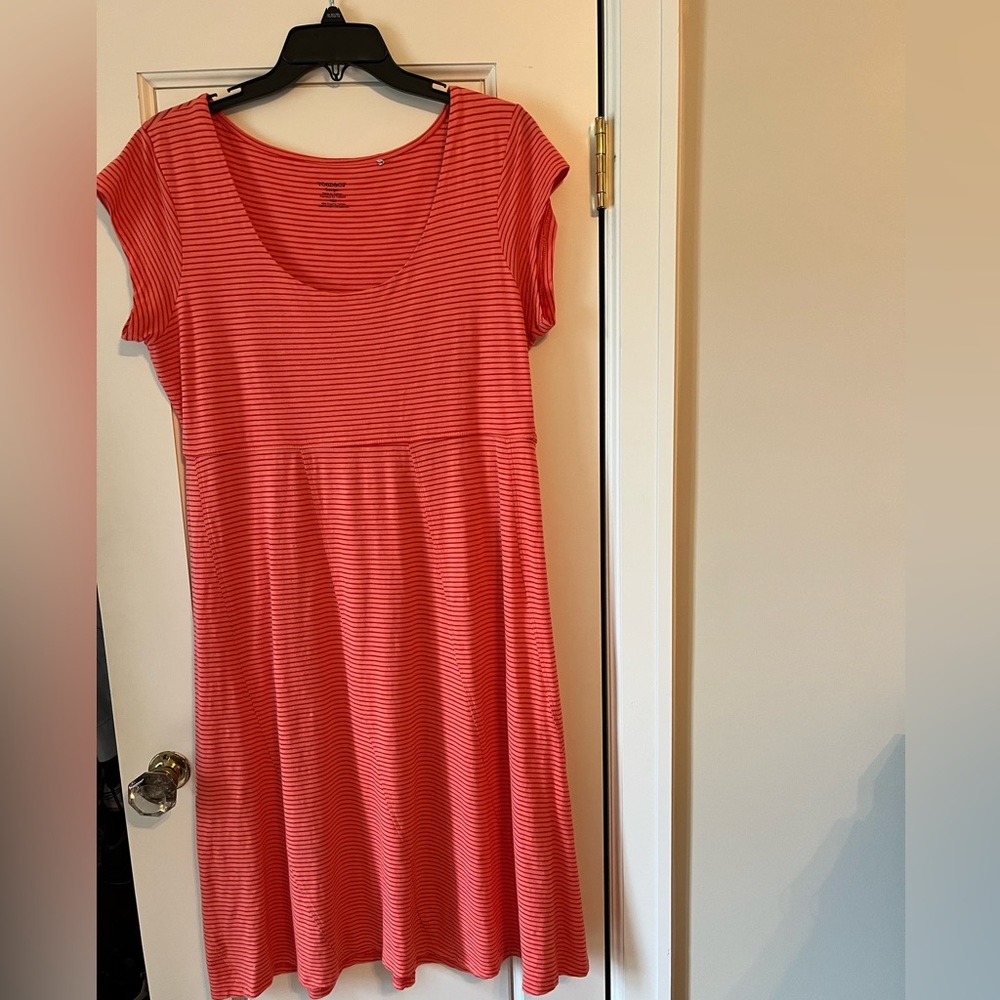 Toad&Co Nena dress with empire waist, cap sleeves and curvy seam details below.